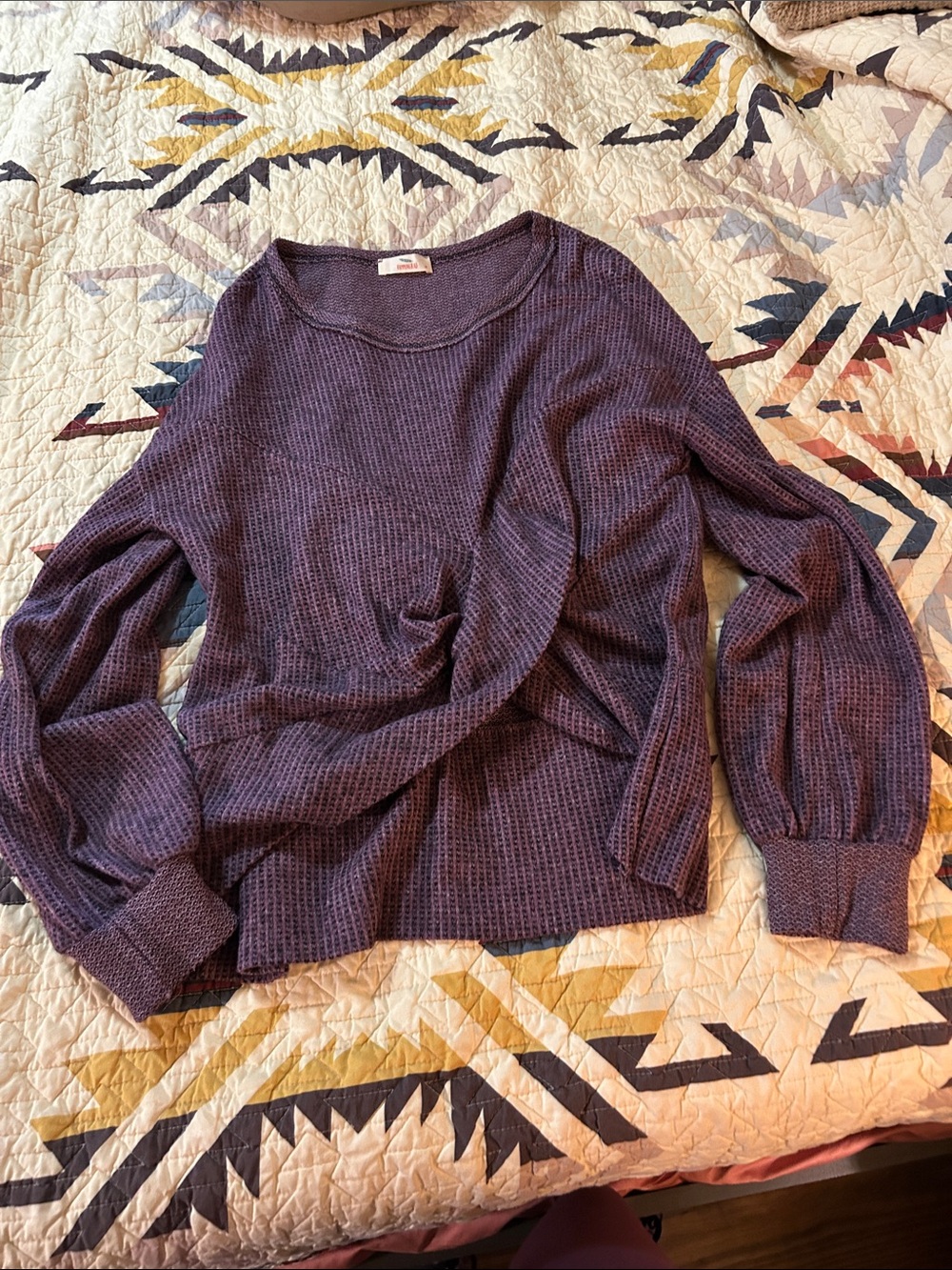 Hummingbird Waffle-Knit Puff Sleeve Crew Sweater - Plum